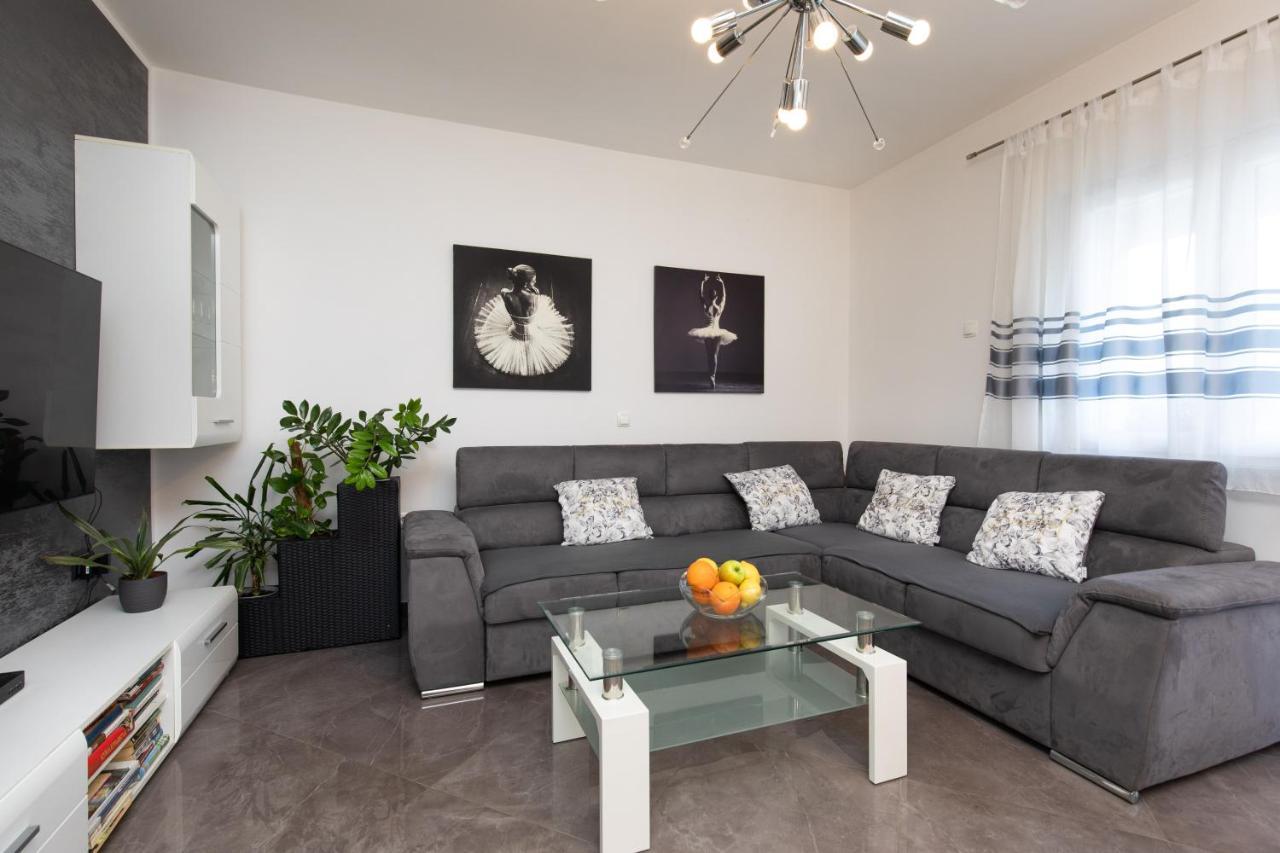Villa Nina Baska Exteriér fotografie